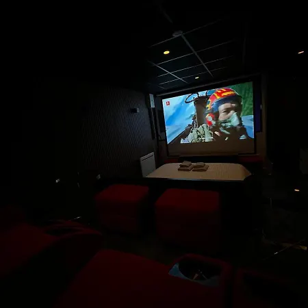 4k Cinema, Jacuzzi *