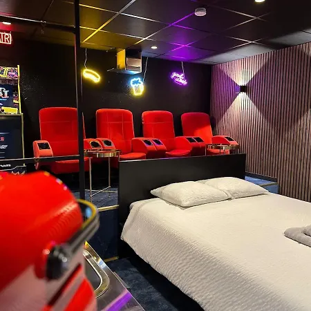 4k Cinema, Jacuzzi Apartment *